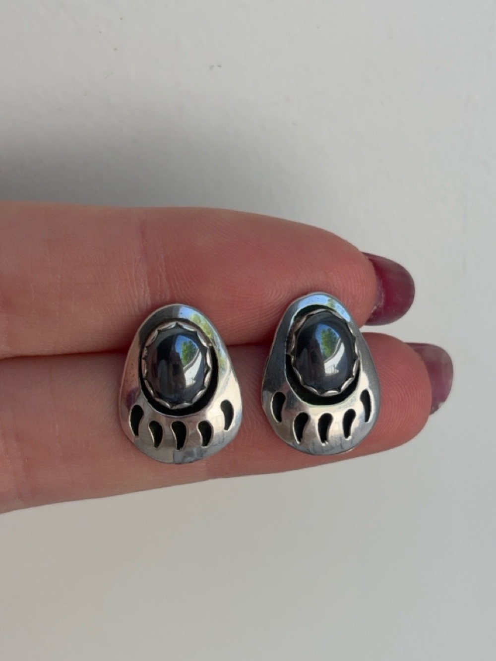 Vintage Sterling Silver Hematite Bear Paw Claw Earrings - Picture 3 of 6